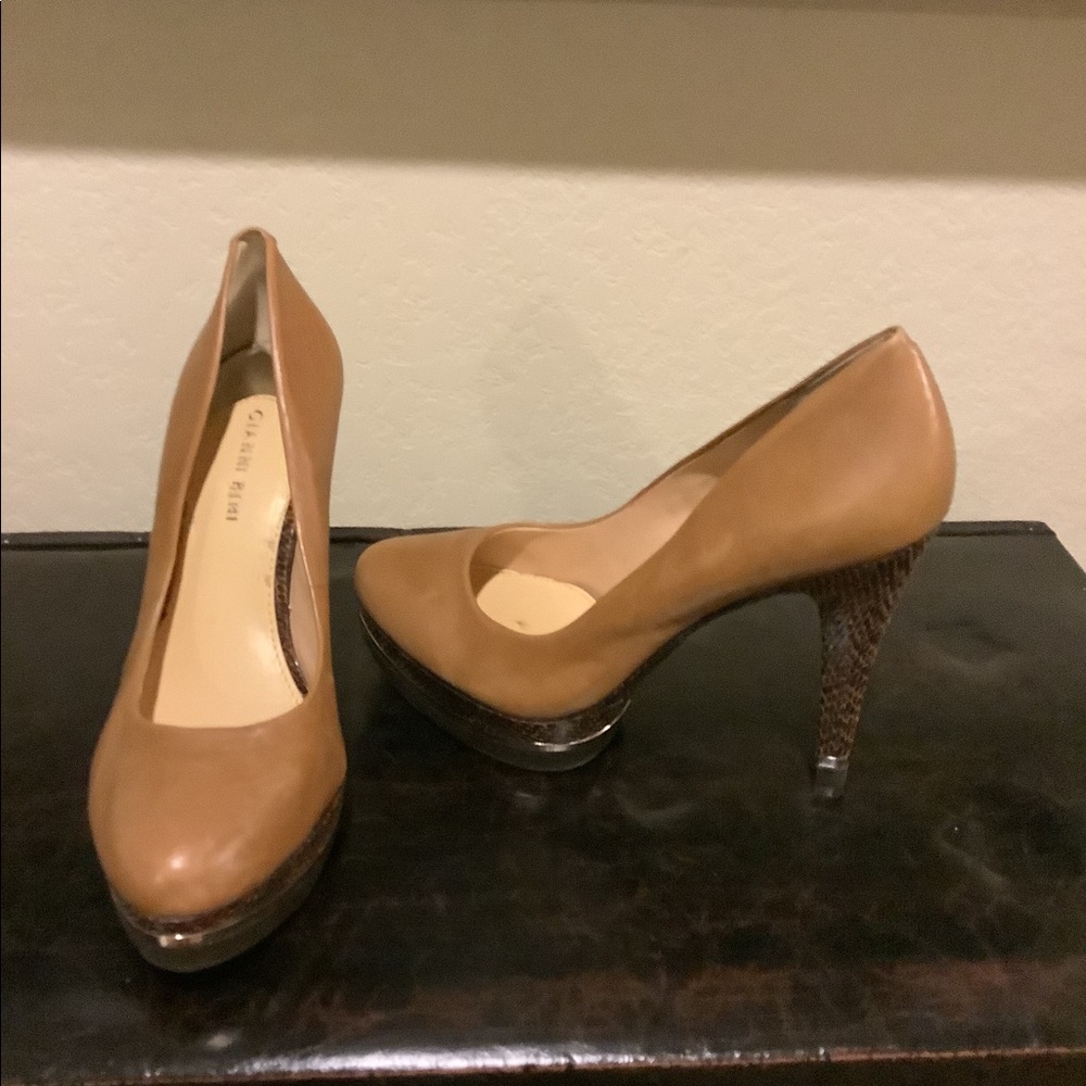 NEW Tan Snakeskin Gianni Bini Heels